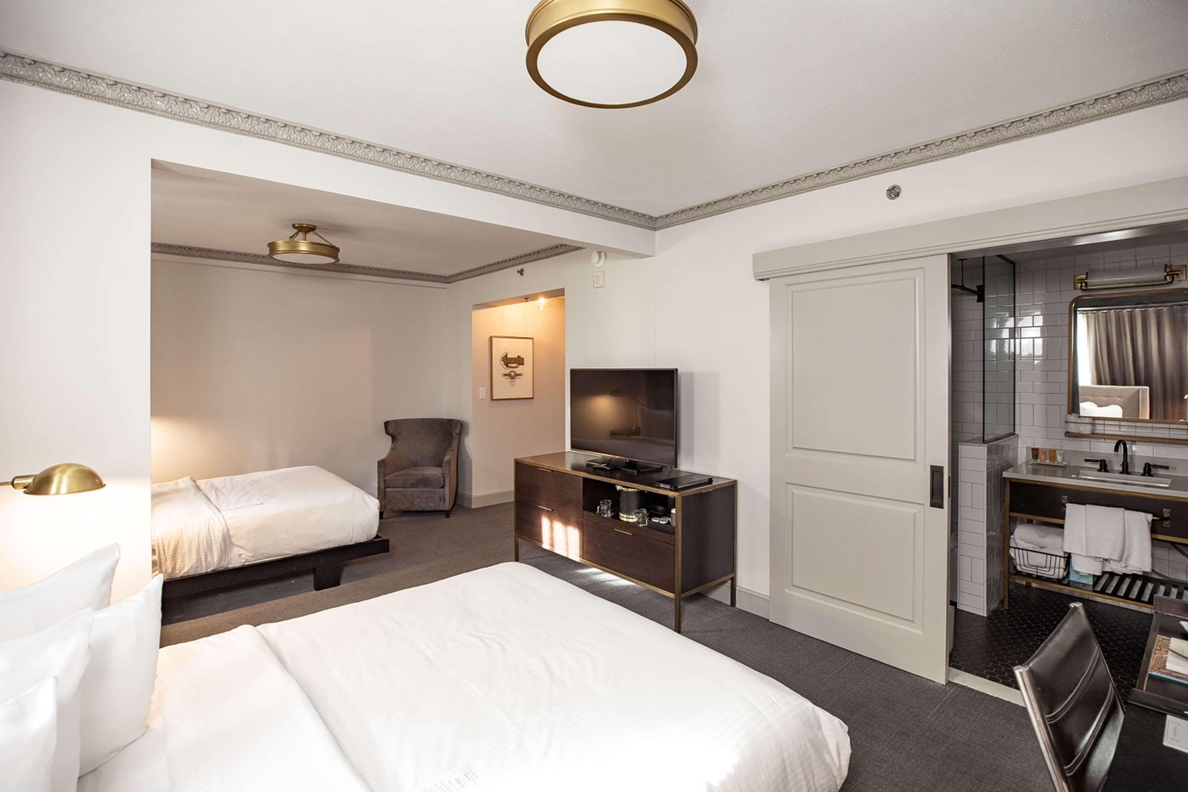 Hotel Phillips Kansas City, Curio Collection By Hilton Buitenkant foto
