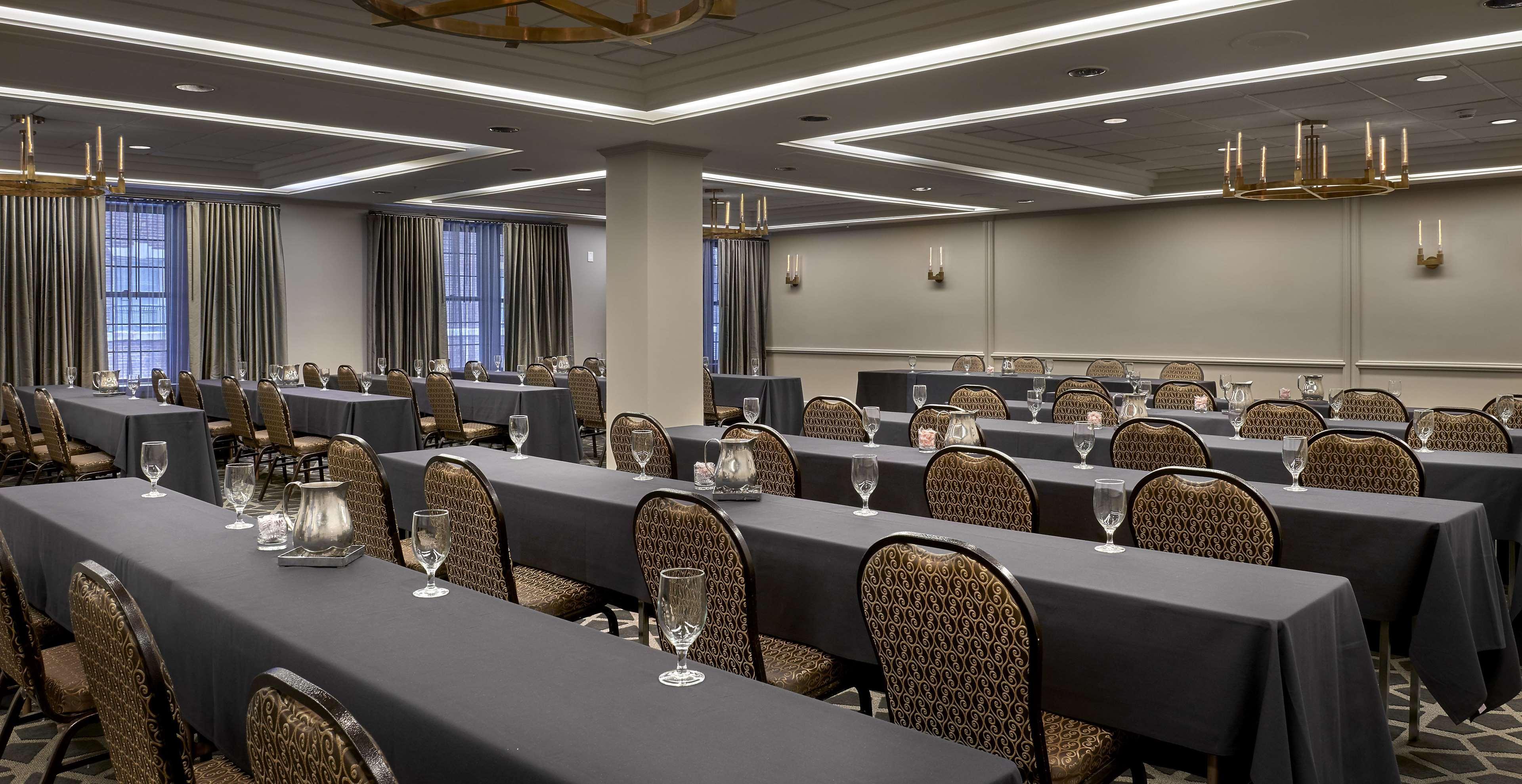Hotel Phillips Kansas City, Curio Collection By Hilton Buitenkant foto