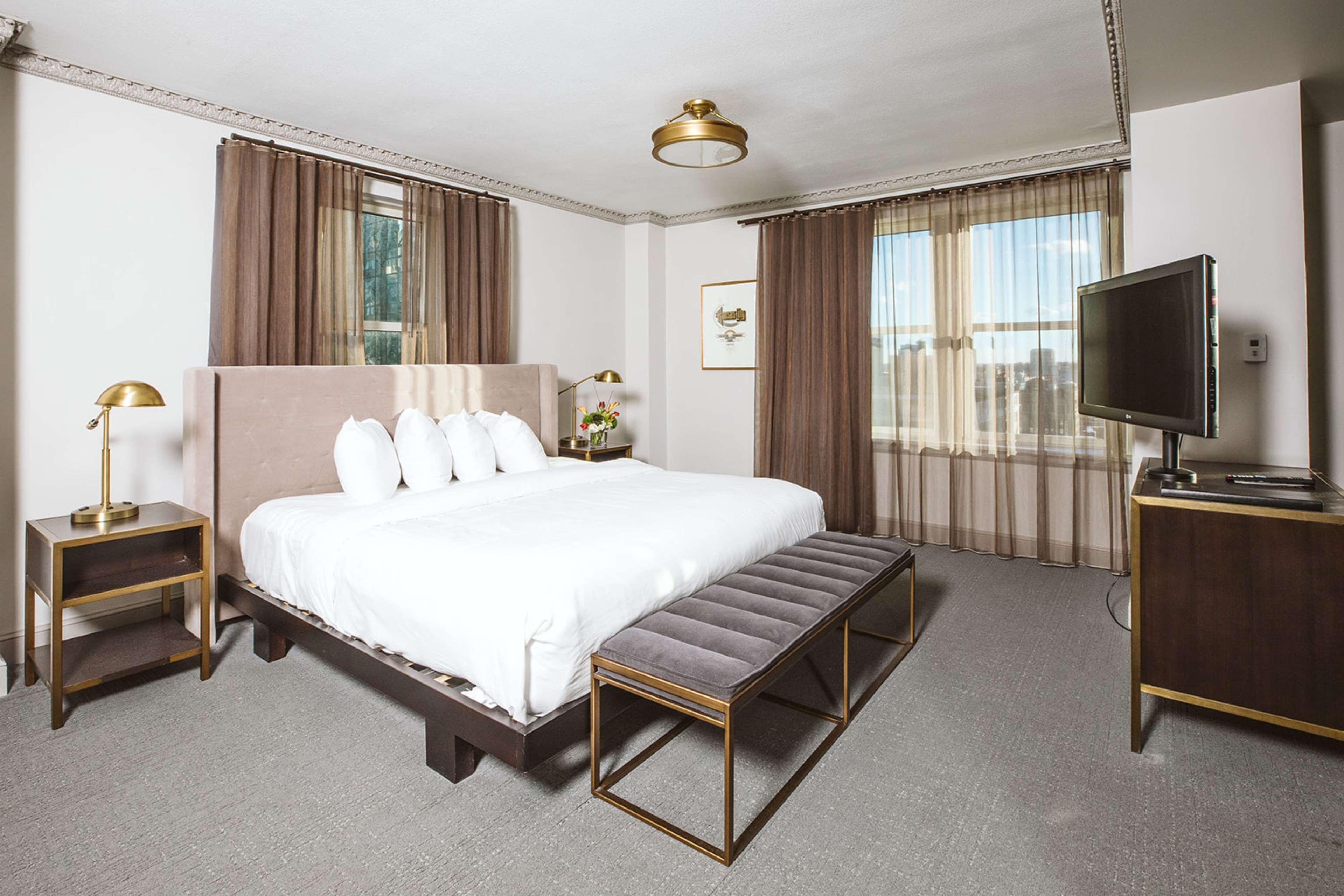 Hotel Phillips Kansas City, Curio Collection By Hilton Buitenkant foto
