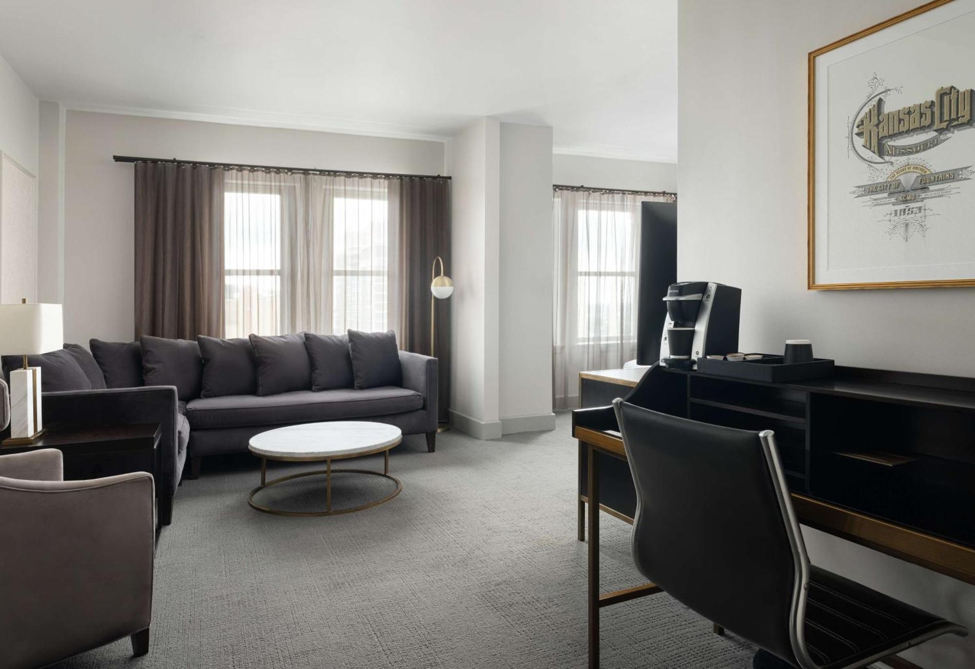 Hotel Phillips Kansas City, Curio Collection By Hilton Buitenkant foto